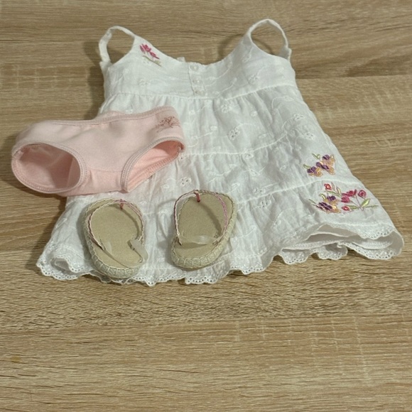 American Girl Doll Gwen on her meet outfit - Picture 10 of 13